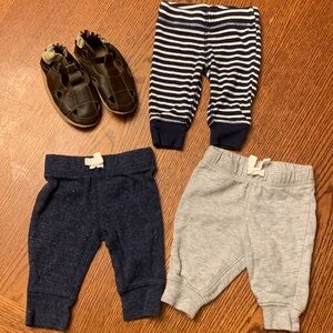 3 sets Carter’s newborn pants and Robeez soft soles 12-18m